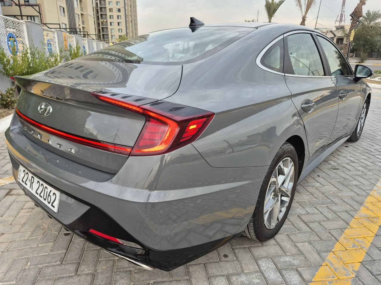 السلام عليكم
بيع فقط بدون مراوس 
سوناتا 2023 
لون سمنتي 
مواصفات SEL 
بصمة تشغيل وابواب 
تشغيل عن بعد
كشن كهرباء 
كشنات تدفئة 
لايت 4 عدسات 
رادار امامي وجانبي نقطة عمياء
تحديد مسار وقيادة ذاتية 
بيها جاملغ ونص بنيد بدون دواخل بدون ايرباك 
السعر 182وبيها مجال 
مكاني بغداد حي الجهاد 
***********
***********
