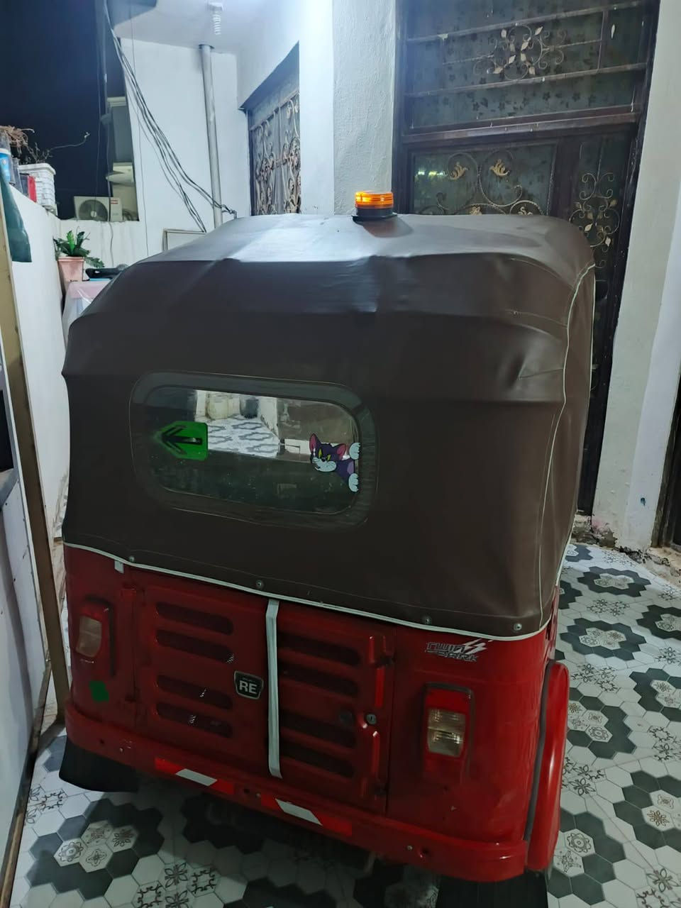 تكتك موديل 2018 للبيع سنويه تكتك بيها مكينه 20 مصبوغه صبغ عام بيها ضربات خفيفه المكان ديالى بهرز السعر بخمسه وبيها مجال شي قليل حك الجيه ***********
