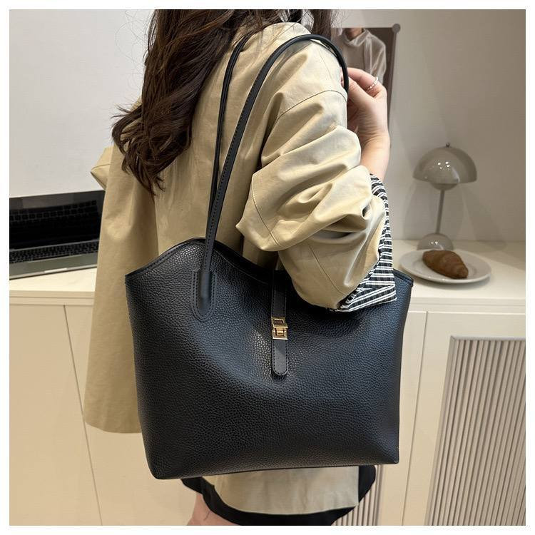 👜حقيبه كوالتي عالي

👜 الابعاد 28*40

👜 السعر صار ٨ الاف يتوفر توصيل إلى جميع المحافظات خمسة الاف 

ً


**إذا كنت صاحب هذا الإعلان وتريد حذفه لأي سبب، رجاءا أرسل رسالة إلى الدعم الفني**