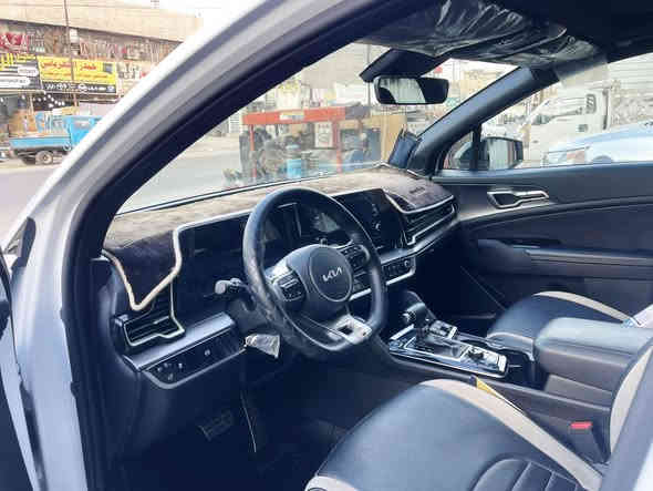 السلام عليكم 
سبورتج 2024 جي تي لاين gt line  
فول مواصفات 1/1 
كشنات تدفئة ♨️تبريد 🧊ماشيه 16 الف 
مكفولة كفالة عامة من البارد والرصعة والشخط بحالة الوكالة
ضمان الشركة الدولية السيارة داخل الضمان (دهن شركة klA ) فقط .
الاضافات
 1. اضافة سيم لحماية الراديتر
 2. تغليف ppf بنيد ومازدات دعامية.
3.لد دشبول وابواب تحكم بالتلفون الاصلي من الوكالة
4.تغليف كشنات كنترا  ماركا الوكالة
5.ارضيات تغليف جلد 
مكاني بغداد بغداد حي العامل 
السعر 257 $وبيهه مجال
هاتف/ ***********
