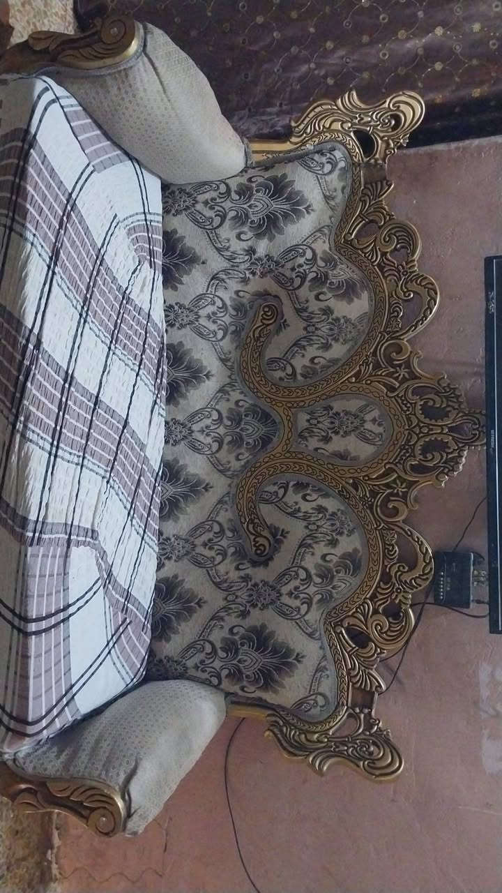 سلام عليكم هذا التخم نظيف صلوات على محمد السعر ٣٠٠ وبي مجال رقم التلفون ***********

