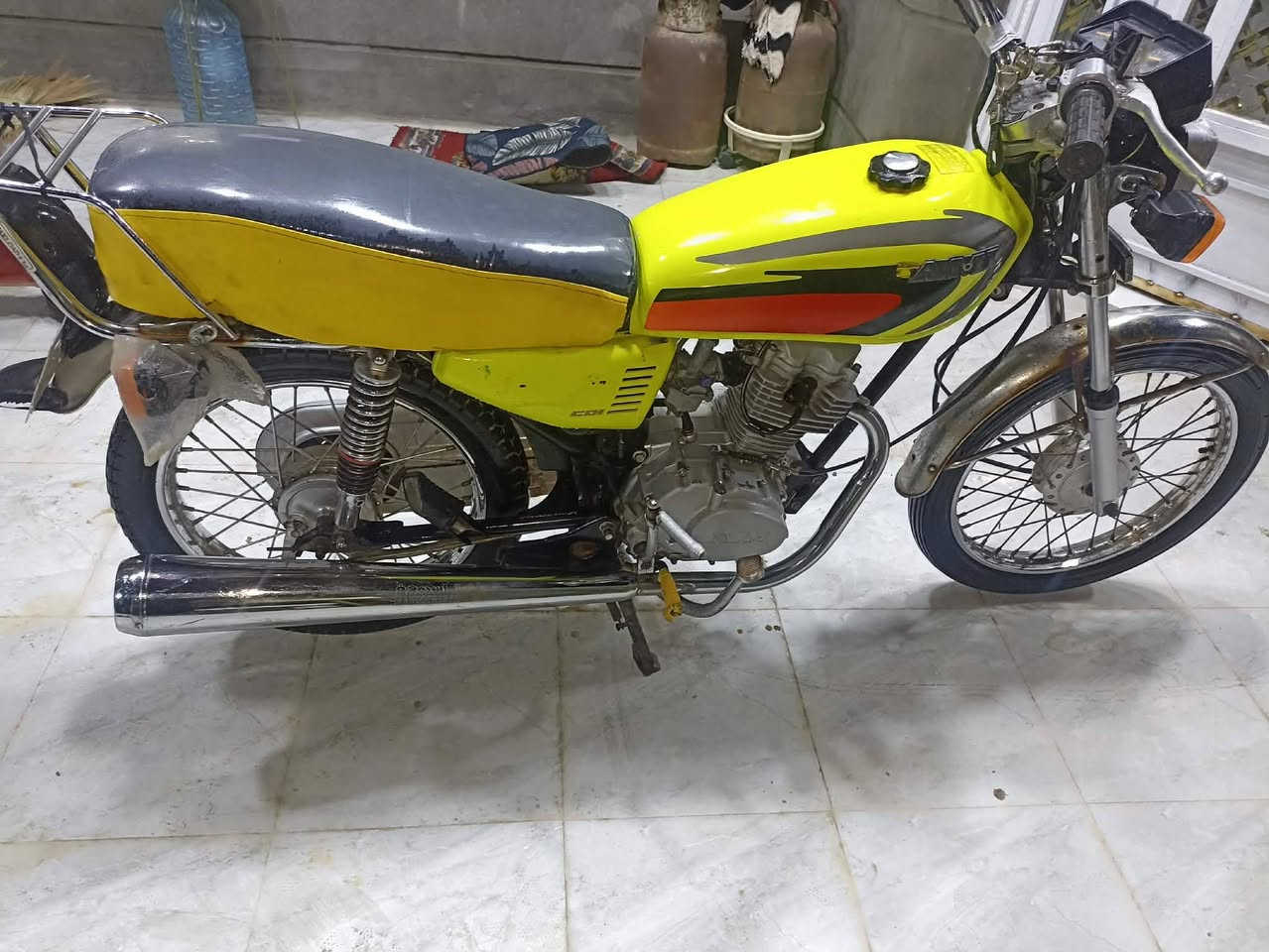 السلام عليكم 
درجه اربعه كير للبيع 
النوع نامه 
موديل 21
اللون ليموني 
أوراق كاملة
دراجة خير من الله كلشي شغال محرك مفتوح مجفتة شركة
السعر خاص أو تتصل على الرقم *********** الرقم بي واتساب
