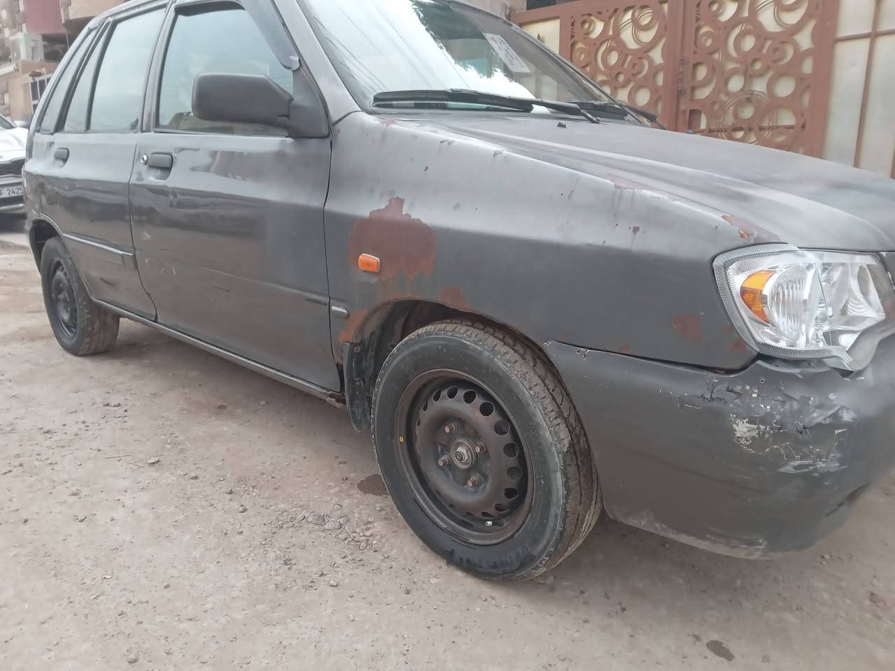 السلام عليكم سايبا ١٢ كير ومكينه جدد صدر جديد تبريد تندفئه شغاله عينه وصينية جدد  السياره مبدل بيه جاملغ الأمامي الأيمن فقط  شواصيه جدد 
رقم بغداد سنويه لحد ٢٧ 
بسم جيرانه تحويل ثاني يوم 
السعر ٢٨ وبيه مجال بسيط
مكاني بغداد الغزاليه 
رقمي***********
