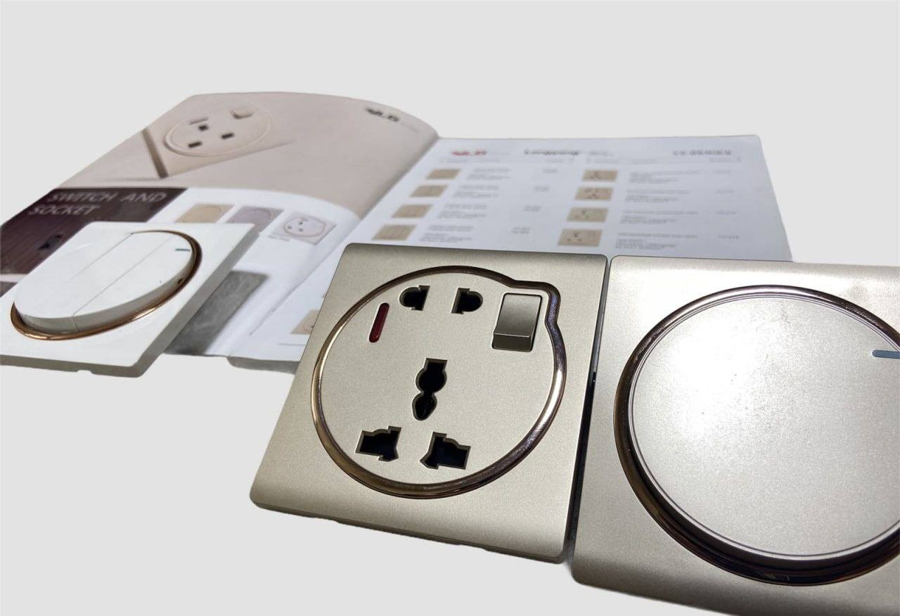 🛑 وصول جديد
📢 مفاتيح وأفياش SWITCH AND SOCKET
ماركة VLG – التصميم الحديث ⚡
✔️ النحاس 100%
✔️ الألوان المتوفرة: أبيض وذهبي
✔️ تحمل القدرة العالية: 16A / 250V
✔️ ضمان طويل: 25 سنة
🔥 أسعار منافسة لأصحاب الكميات
تجهيز الموزعين والمحلات بكافة الأنواع وبأسعار مغرية 💸
⚡ معرض تيسلا لتجارة المواد والأجهزة الكهربائية
نوفر تشكيلة واسعة من:
المصابيح – الكابلات – السويجات – وجميع مستلزمات الكهرباء والإنارة الحديثة
🛑 جملة ومفرد
📍 العنوان: الموصل – دورة الحمام
📲 للاستفسار أو الحجز عبر فيسبوك أو واتساب أو اتصال:
 0778 307 9228
