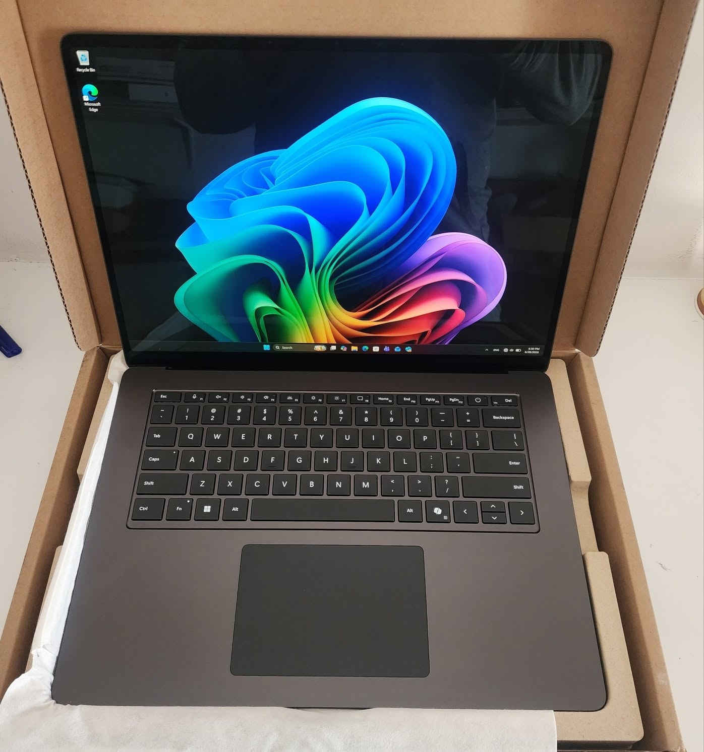 Microsoft Surface Laptop 7 for Business 
Core i7 Ultra 266V
16 gb ram
512 gb disk
13.8" touch screen AMOLED 3k 120 Hz

جهاز جديد بكارتونه، مشحون مرتين...أداء قوي. و شحن يدوم لنخار كامل مع تصميم رائع...
السعر مليونين دينار عراقي 

لابتۆبێکی نوێ یە تەنها دوو جار شەحن کراوە لە گەڵ شاحنە و کارتۆنی ئەسڵی...
لابتۆبێکی بەهێز و دیوانێکی ناوازە... باتری یەکەی ڕۆژێکی تەواو ئە تبات.... 

نرخی 2 ملیۆن دینار...


**إذا كنت صاحب هذا الإعلان وتريد حذفه لأي سبب، رجاءا أرسل رسالة إلى الدعم الفني**