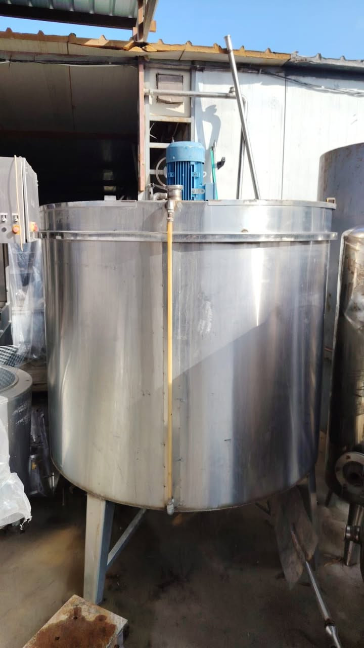 خلاطات استل استيل أحجام 2طن و1طن موبايل ***********
