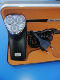 مكينة حلاقة فلبس أصلي كهربائي فقط حلاقة صفر قطع نظيفة جدا سعره ٦٠ ألف ...