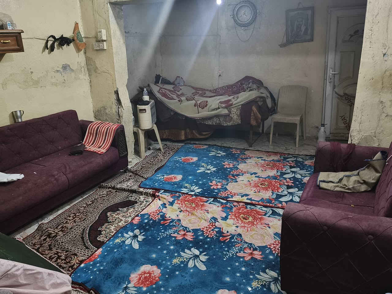 "للبيع بيت في منطقه الوشاش المساحة 50 متر. البيت بناء قديم (يحتاج ترميم) ومثالي للي يدور ويريد يبني من جديد. الموقع متوفر بي كل الخدمات على شارع عام للتفاصيل رقم الهاتف ***********
