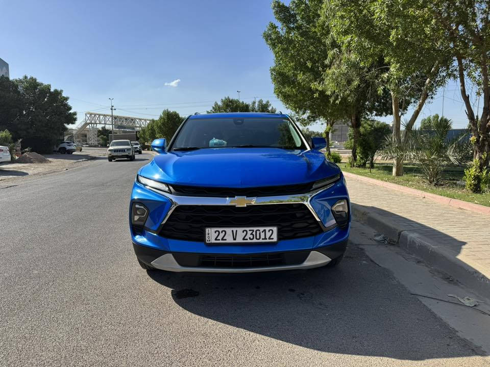 للبيع Chevrolet Blazer LT 2024
4x4
وارد أمريكي 🇺🇸
ماشية 42 ألف كم فقط 
فور ويل

المواصفات:

بصمة اربع ابواب 

* محرك 2.0 Turbo اقتصادي وقوي 
* جير أوتوماتيك 9 سرعات
* شاشة كبيرة + Apple CarPlay
* كامرة خلفية
* تشغيل بصمة وستارت
* تحكم ستيرن
* مثبت سرعة
* LED أمامي وخلفي
* رنكات سبورت
* حساسات
* داخلية مرتبة جدًا
* تكييف ممتاز امامي خلفي قطعتين

السيارة بحالة ممتازة جدًا
فقط صبغ باب الصندوق الخلفي
ما عدا ذلك السيارة نظيفة جدًا

السعر: 195 ورقة وبيها مجال بسيط
مكان السيارة: بغداد - شهداء السيدية

للاستفسار: ***********

