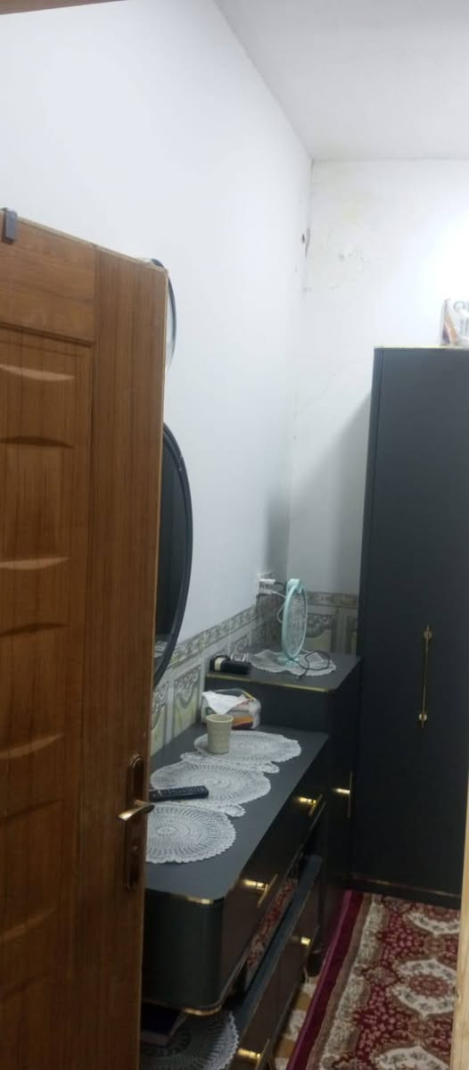 بيت للبيع العنون الشعله الدوانم شارع الخباطه قرب مدرسه المشكور البيت مساحته 50م الواجهه 5ونزال 10 خدمات متوفره ماء كهرباء وتبليط البيت جاهز  للستفسار اتصال على الرقم ***********
