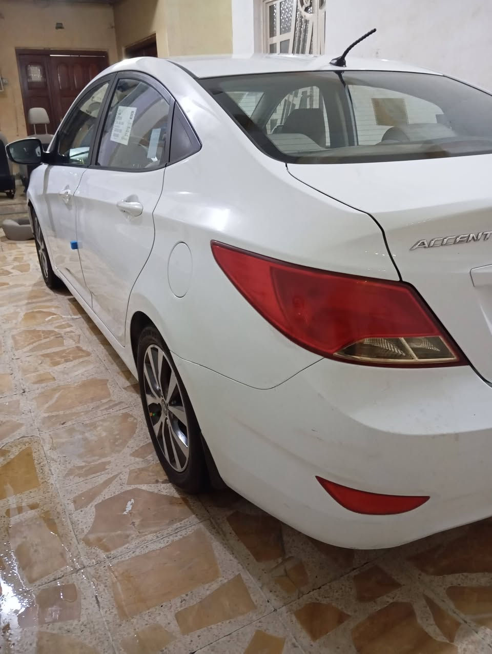 سلام عليكم هونداي اكسنت موديل 2015 خليجي فول مواصفات محرك 1600 رقم ذي قار تحويل ثاني يوم بسمي السياره بيها تبديل باد وصبغ طرف الباب الثاني والباقي مكفوله السعر 94 وبيها مجال للاتصال *********** مكان السياره الناصريه الحبوبي
