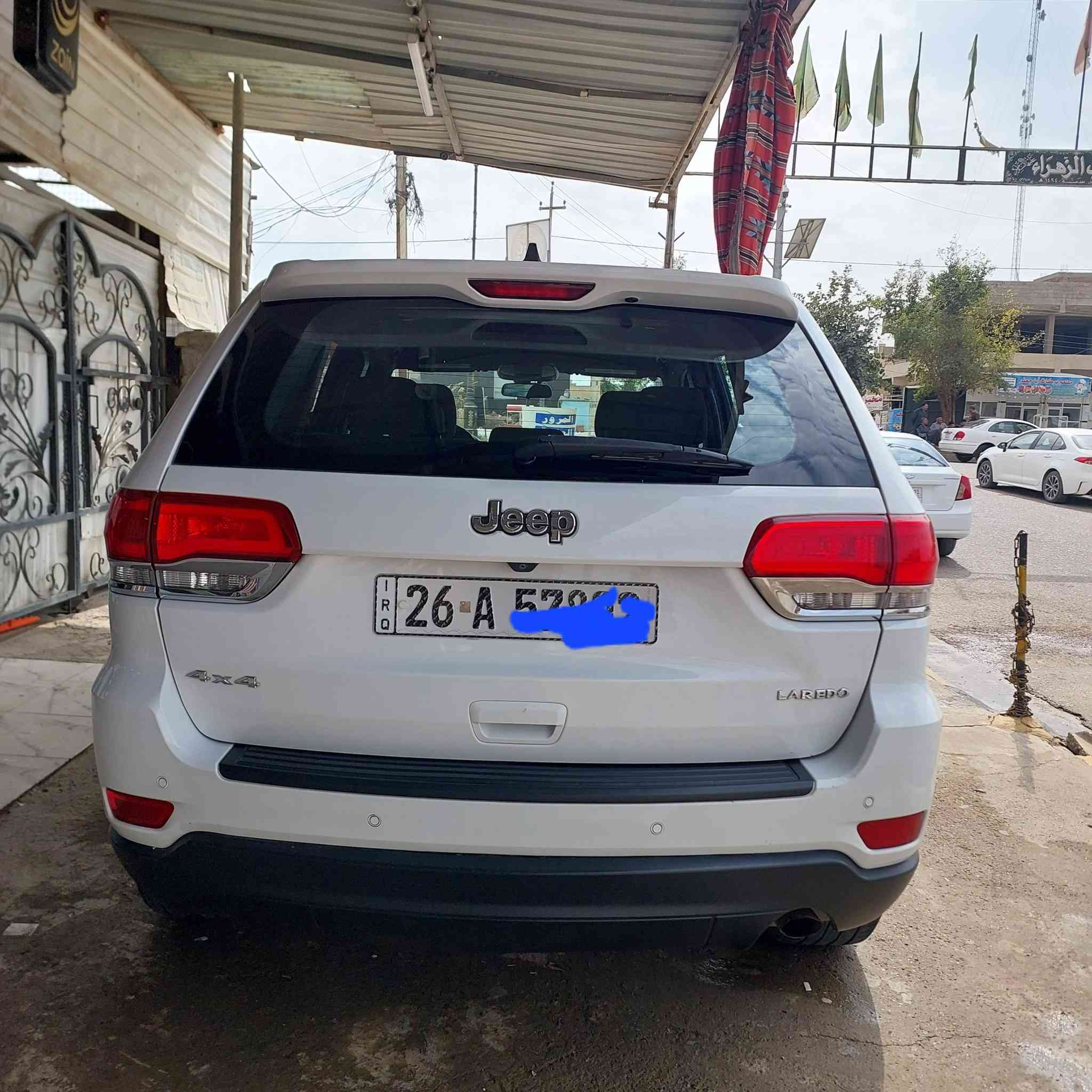 السلام عليكم
جيب شيروكي لاريدو وارد امريكي موديل 2018 بأسمي   صبغ دعامية امامي  
وتكحيل بالباب الخلفي موضح بالصورة  سيارة ماشية 106 الف كيلو متر  مكان السيارة قضاء بلد قرب مرقد السيد محمد عليه السلام 
*********** رقم صاحب السيارة 
السعر 210 ورقة
