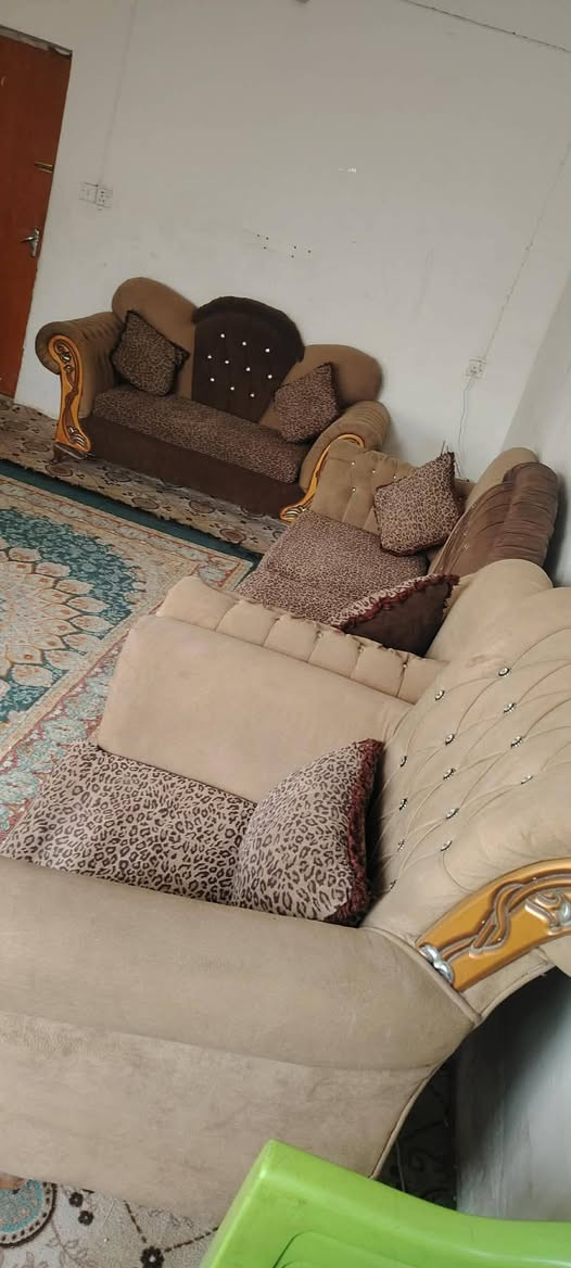 تخم ١٠ مقاعد تسكام ثقيل نضيف الي يريده يتصل برقم السعر ٣٠٠ ***********
