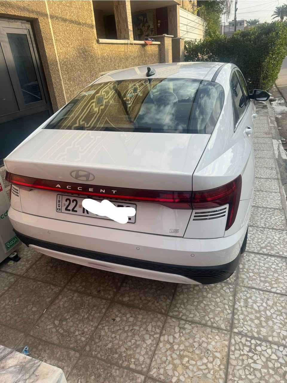 السلام عليكم للبيع اكسنت موديل 24 ماشية 55 خليجيه مكفولة من الصبغ والبارد بيها بنيد مبدل شركه فقط لاغير موصفاتها شاشة دجتل حساسات خلفية فتحة جلد مري شفط رقم اربيل السعر 140 وبيها مجال بسيط مكان السياره بغداد هـ***********
