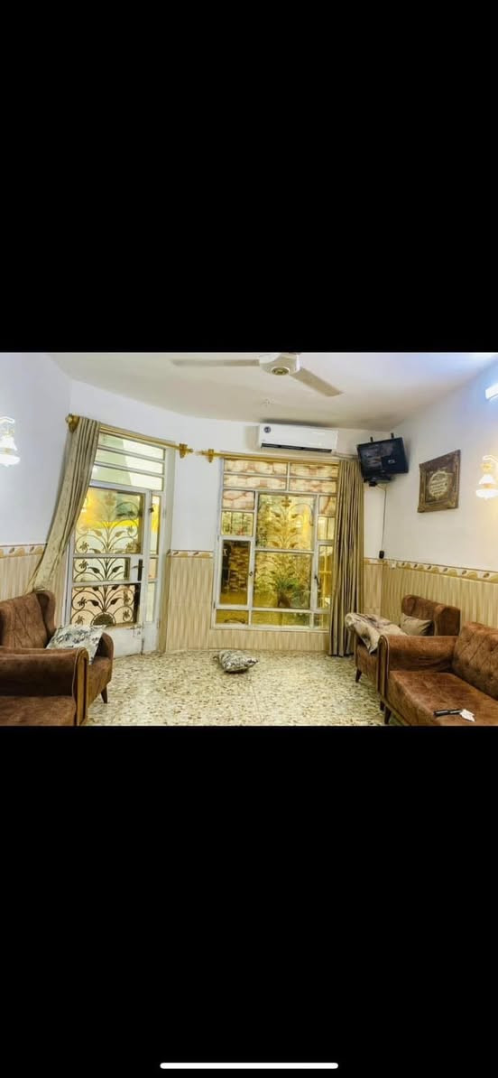سلام عليكم بيت للبيع مساحته 192 واقع حال السند 150 طابق ونص طابو صرف زراعي سند 25 الدورة حي الصحة بضهر كلشي وكلاشي شارع هدوء وناس ذهب ومقابيل البيت تشجير حديقه كبيره 
1الأرضي استقبال كبير ومطبخ وغرفتين وترك 2 وحمام 2 داخل البيت وخارج وطرمه كبيره كلش 
2الطابق الأول غرفه كبيره وسويت حمام داخل الغرفه ويا وبيتونه وسطح ومخزن 
ملاحضه البيت الماء24 ساعه ابد ما ينكطع وكهرباء كلش زينه ومجاري وشارع سبيس سعره 230
*********** اني صاحب  ابو البيت مو دلال ولا شي
