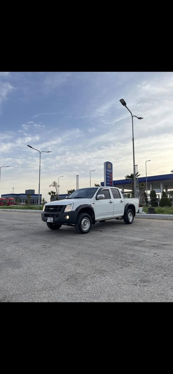 بكم ديماكس موديل 2009 بحالة الشركة 4\4
مالك واحد من الشركة 
فحص كامل 7 جيددددد
دهان الشركة 
ماتور 2500 تيربو فحص كامل 
قير بككس وكاااااااااااااااالة 
غرفة الشركة وكااااااااااالة 
مشيه الشركة نخب ول ولا طقه ✈️✈️✈️✈️✈️
السيارة كل شيء فيه على وضع الشركة 
مكنيك وكااااااااااااااااااالة مش بحاجة إلى اي صيانة 
مكيف حامي بارد 100/100 🔥🔥❄️❄️❄️
سنتر لوك شغال
البيكم من حض القناااا الله يبارك الصاحب النصيب 
السعر مغررررررررررري. 
الموقع المفرق مغير السرحان 
إلاتصال. 0772129772


**إذا كنت صاحب هذا الإعلان وتريد حذفه لأي سبب، رجاءا أرسل رسالة إلى الدعم الفني**