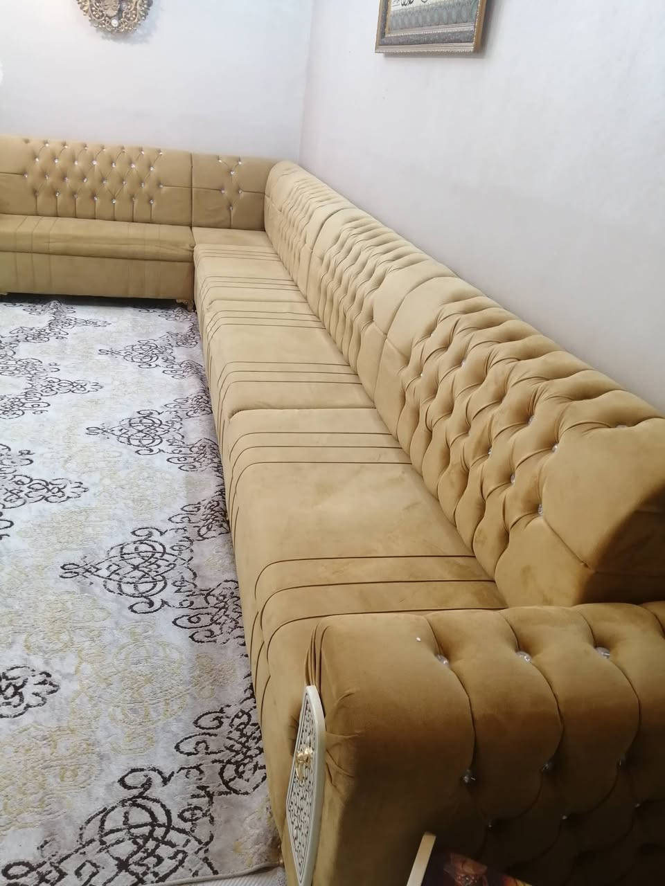 ضخم قنفه ديوان لون ذهبي طول 7 متر ونص 10 نفر للبيع سعر 250 الف ***********
مكان كركوك
