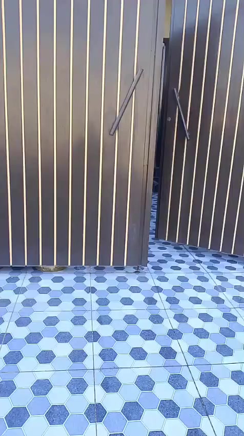 دار للبيع 100متر باص فول كامل بس ثانوي يعوزو  كارت سكني  مشي معاملا تمليك بي طابق واحد غرفه نوم وهول واستقبال وصحيات بيت مرتب العنوان سماح  قرب محطه المشاعل خدمات كاملا  ماء وكهرباء وتبليط   سعر 55وبي 
مجال شي قليل 
📞***********
***********
