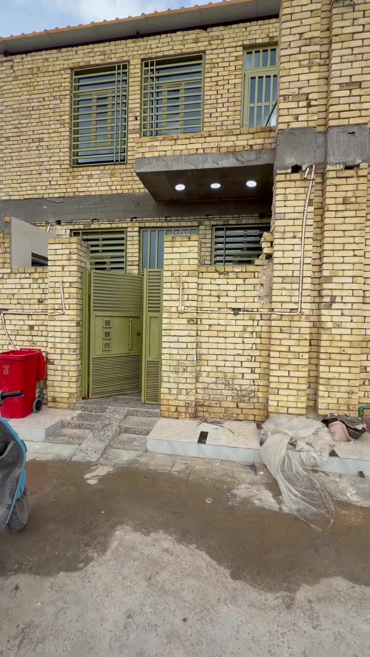 سلام عليكم بيت للبيع 100 متر مربع بصف الركن
المكان حجي حسن الثانيه سند 25 
بناء حديث 
للاستفسار الاتصال على رقم ***********
