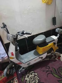 دراجة شحن نوع سي اي اتاش نظيفة بيها ضعف بالبطارية سعر ١٥٠ الف 07831565...