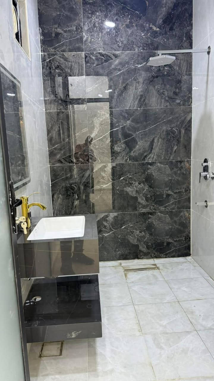 🏠.دار لبيع طابو صرف حديث جدا واجهة مرمر تسليم مفتاح 📍 🏠

. ((((🏢🏢🏢🏢 🧿🧿🧿)))) ⭕

الموقع/ شارع 60 خلف التجاري قرب الضامن 📍📍

 
المساحـــة الكليه / 130 م 
الواجه /6.5 

التفاصيل // الطابق الاول غرفة نوم سويت صاله مطبخ صحيات هول 

الطابق الثاني / غرفتين نوم صحيات هول بيتونه 
 

السعر :  ***********  محمد الجنابي المدهش للعقارات

 
 
  شوارع نظاميه  تتوافر كافة الخدمات ماء كهرباء تبليط 

للمزيـــــد من الاستفســــــار مراسلــة الصفحــة او زيارة #شركة المدهش للعقارات والمقاولات 📍📍 
الكائن في الحلــــة - شــــــــارع بغداد قرب مدينة العاب المدهش فرع مطعم ابو صفاء الاول فرع الجسر المشاة  او الاتصــــــال علــــى

 ☎️***********_*********** ☎️
 متوفــــــر واتساب
💢لمــــــن يــــــرغب فــــــي عــــــرض عقاره طابــــــو صــــــرف او زراعــــــي او تجــــــاري يرجــــــى مراســــــلتنا 💢
#شركة _المدهش للعقارات والمقاولات⁩
