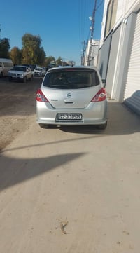 نیسان تییدا • ٢٠١٠ • ٥ باب