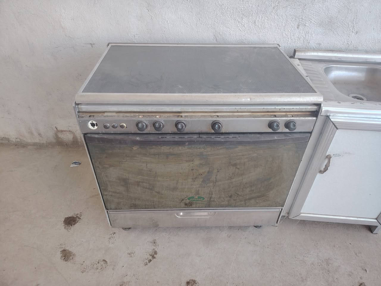 طباخ كريازي لبيع مكان حله ورديه خارج قرب مستشفى الكفيل وهذه رقمي ***********
