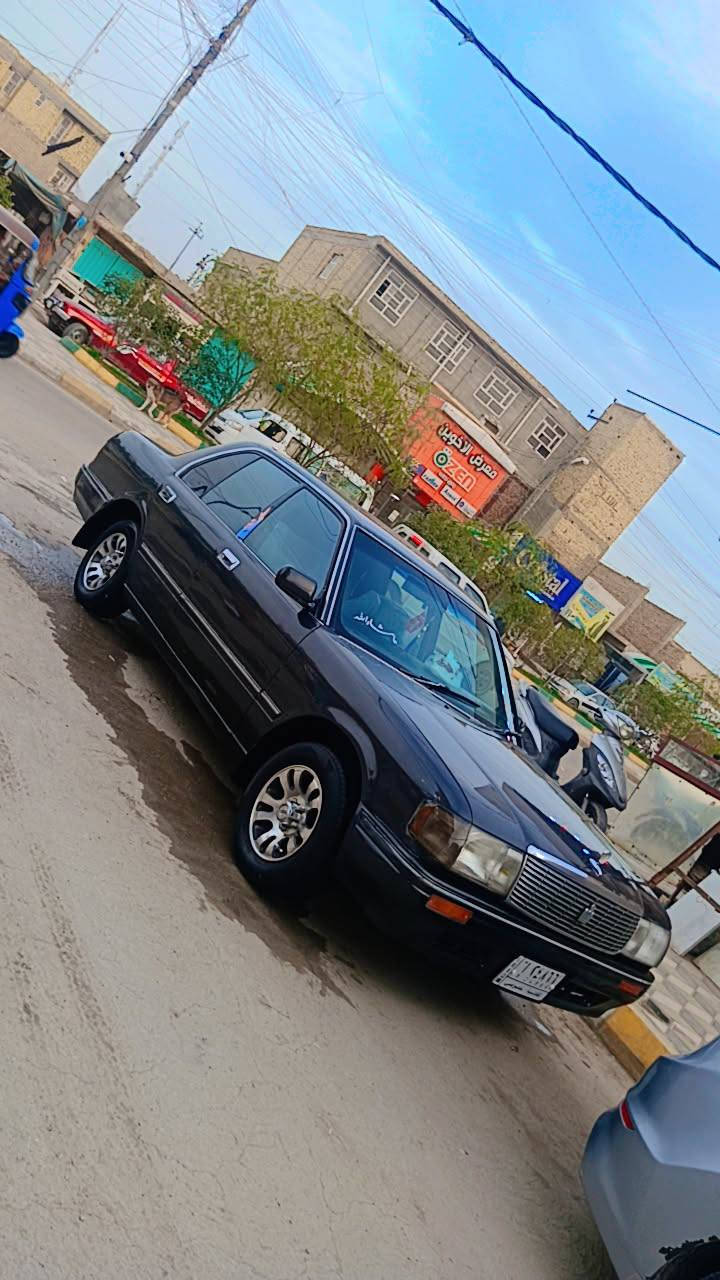 سلام عليكم 
سيارة للبيع موديل 93مكفوله كفاله عامه 
سياره ماعايزه شي مابيه اي نقص كير ومكينه وحداديه جديد تحويل ثاني يوم سياره بسمنه 
المكان رفاعي ***********
