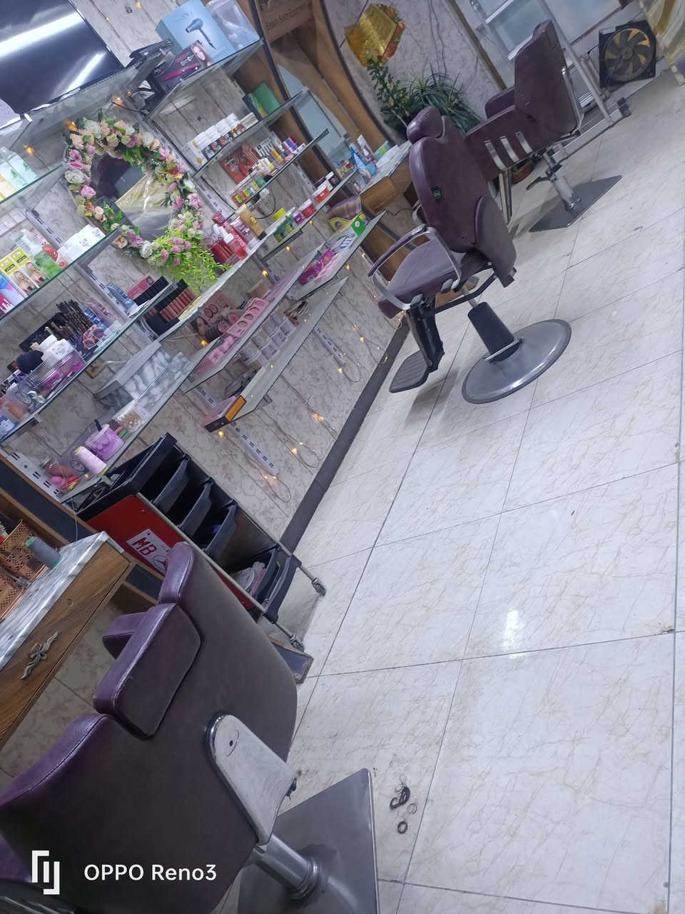 غراض صالون للبيع
بغداد ابو دشير 
خلف المركز الشرطه 
*********** هذا الرقم بي واتساب
