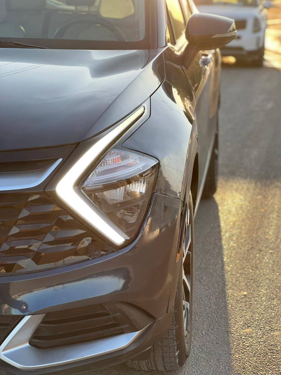 Kia Sportage Hybrid 2023
مواصفات السيارة 
1.حساسات أمامية خلفية جانبية
2.رادارات أمامية جانبية
3.اشاير بل مري
4.نقطة عمياء 
5.عدسات زينون 
6.كشان جلد
7.تدفئة كشنات
8.هيتر ستيرن
9.أربع مودات قيادة 
10.شاشة العدادات ذكية متصلة 
11.تحديد مسار 
12.قيادة ذاتية
13.دفع رباعي 
14.نضام نزول منحدرات 
15.گير ماوس 
17.أوتو هولد
18.كامرة خلفية
19.گير ماوس 
20.شاشة تحكم التبريد و الاوامر 
21.شفتات ستيرن 
22.بصمة تشغيل 
23.مثبت سرعة 

.بعد هواي مواصفات دواخل السيارة جداً مميزة بل لون النيلي و الأبيض مرقمة بغداد بأسمي و تحويل على مزاجك 
السيارة چاملغ أمامي مصلح بدون أيرباك السيارة كلش حلوة 

سعر السيارة 215$

للاستفسار .***********
