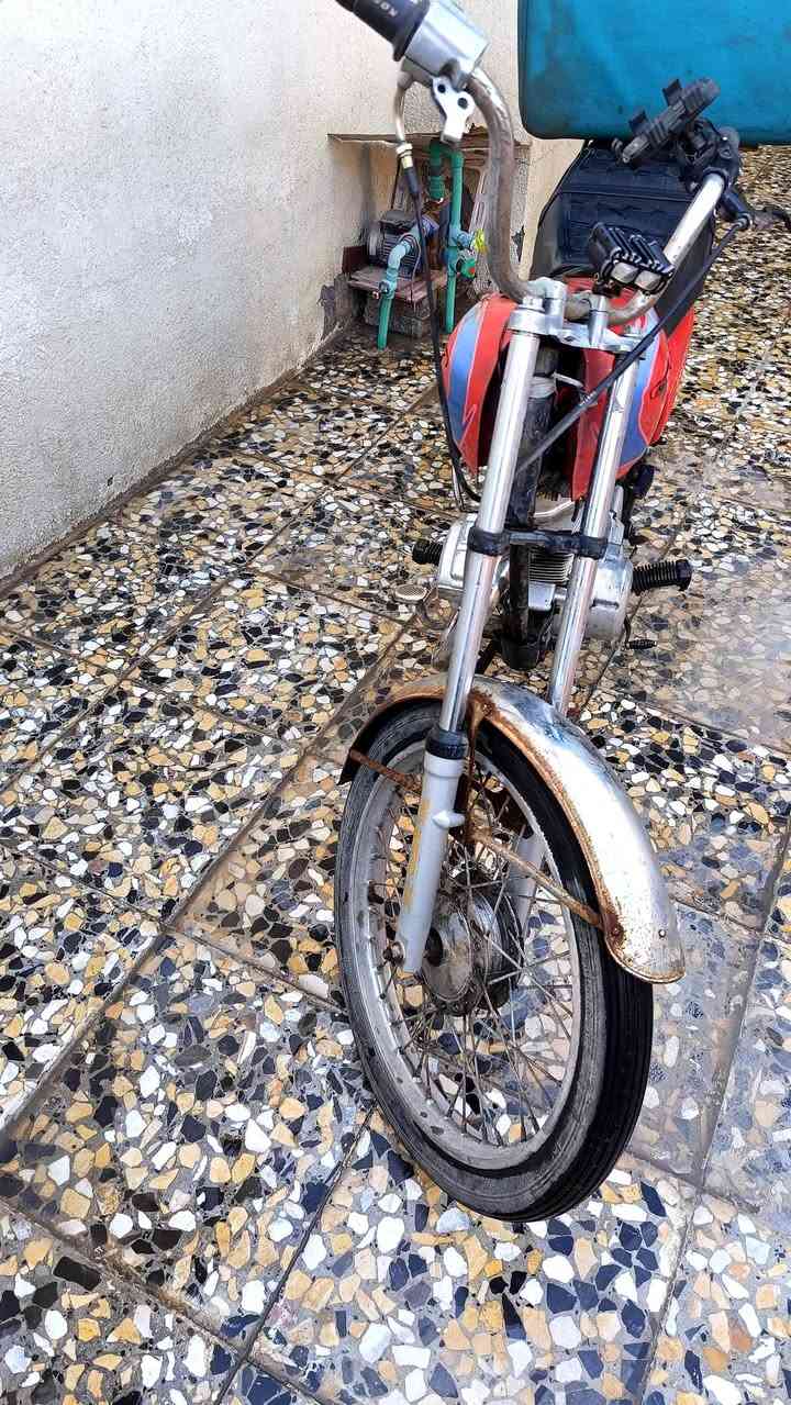 دراجة نامة كلك نقصها ستان نص بي عواج وشفتات رايدها ب 250 وبيها مجال مكاني بصرة طويسة ***********
