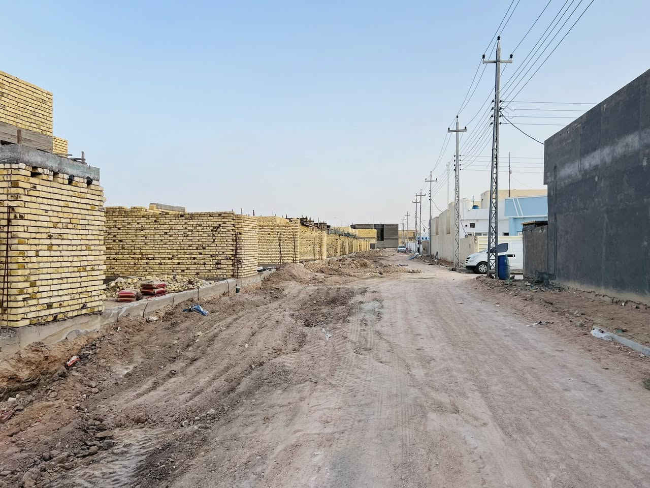 بعد الإقبال الكبير الذي شهدهُ المجمع (بوابة المثنى السكني 2)
نعلن لكم أن الوحدات السكنية المتبقية أصبحت قليلة جداً. 
لا تضيع فرصة السكن في مجمع متكامل وبوحدات مستقلة تضمن لك الخصوصية والراحة.

✅وبدون مقدمة  ، ابدأ رحلة الاستقرار في بيتك الجديد بمساحة 200م.

سارع بالحجز قبل نفاذ الوحدات المتبقية! 🏃‍♂️💨

هاتف مركز المبيعات :***********

📍 الموقع: المثنى/ السماوة الشراكية الثالثة
