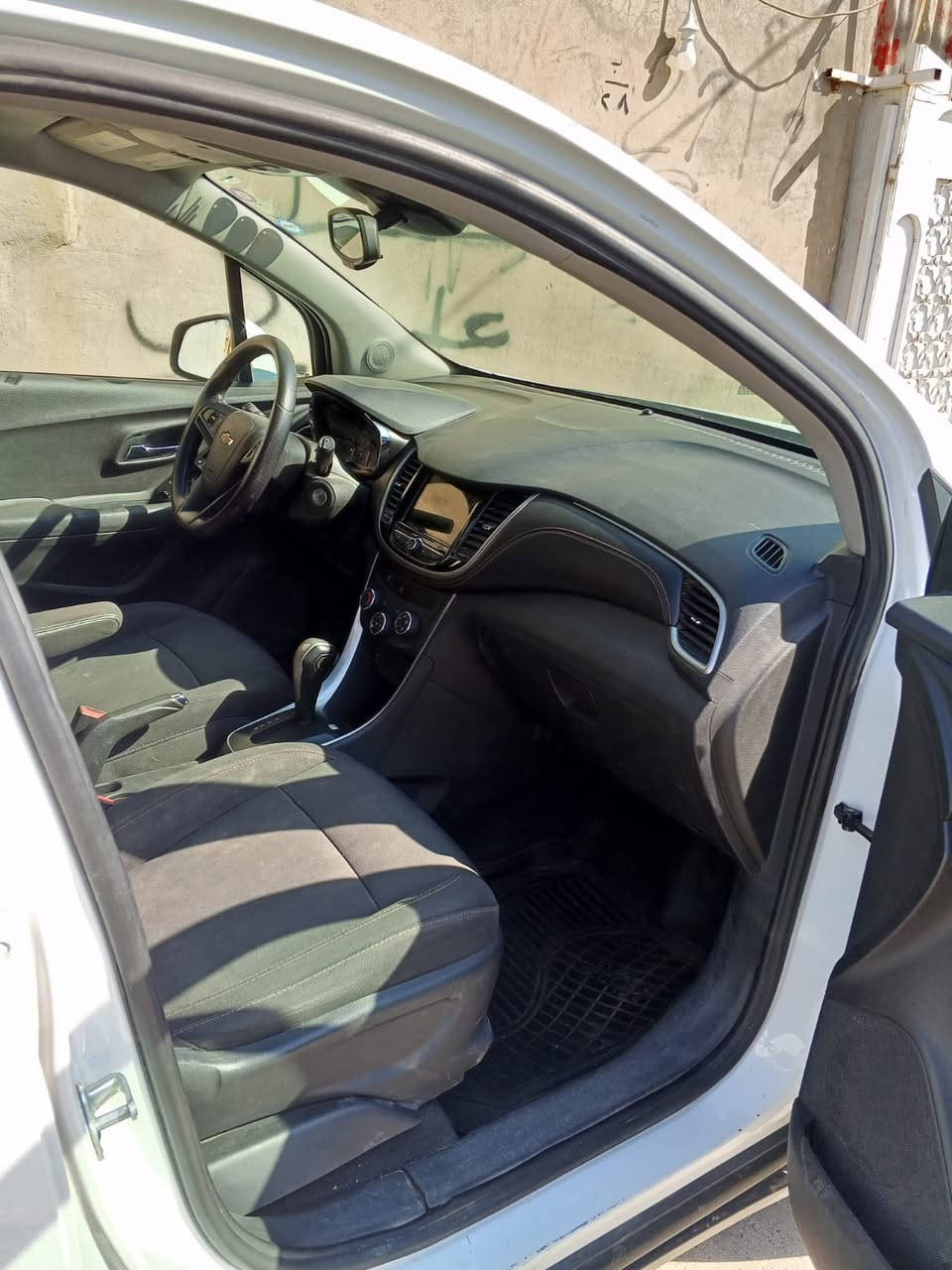 سلام عليكم
شوفرليت تراكس ٢٠١٨
كير محرك تحويل كلشي بشرط سيارة كلش حلوه ونضيفه  
كلين بدون قطره صبغ 
دبل اكسل وبي بطاقه بانزين 
مكان سيارة كركوك 
 سعر ١١٠ وبي مجال 

‭٠٧٧٣ ٠٦٨ ٧١٧٤‬
