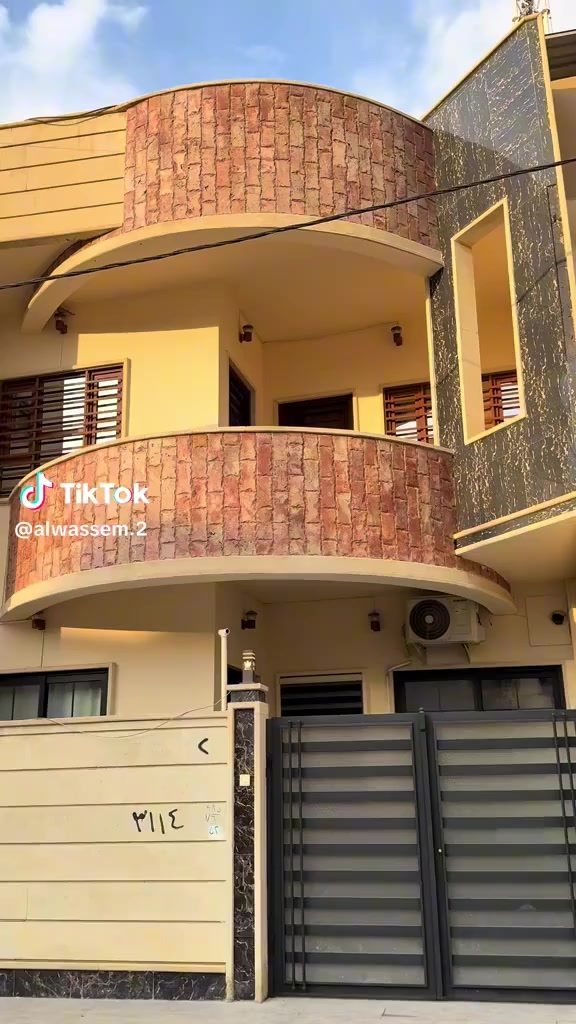 دار للبيع المساحه ١٣٠ متر 
العنوان موصل مزارع الثالثه قرب مدخل ال ٩٥
الدار سند زراعي قرار تمليك وكارت بلديه 
السعر ١٨٥ مليون مع ٦ سبالت جديده وكاونترات 
للأستفسار واتساب ***********
