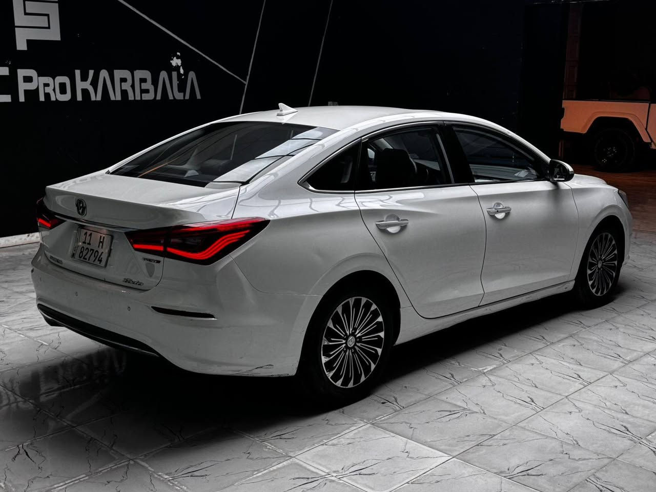 شانجان ايدو ٢٠١٩
محرك ١٦٠٠ vvt تيربو 
كراسي جلد
فتحة بالسقف 
ماشية ١١٣٠٠٠ الف.
رقمها بغداد السنوية لـ ٢٠٣٠
مكانها كربلاء 
خشم البنيد گد شبرين مصبوغ 
الجاملغ طخة بستوته ومثل ما وضح بالصور 
بالجنطه بالركن ضربة طابوگه مرجعها بارد وتكحيل 
السيارة كاملة وجاهزة من كلشي 
السعر٩٨٠٠$
***********- ***********
