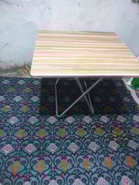 ميز طعام • استخدام اسبوع • قابل تفاوض