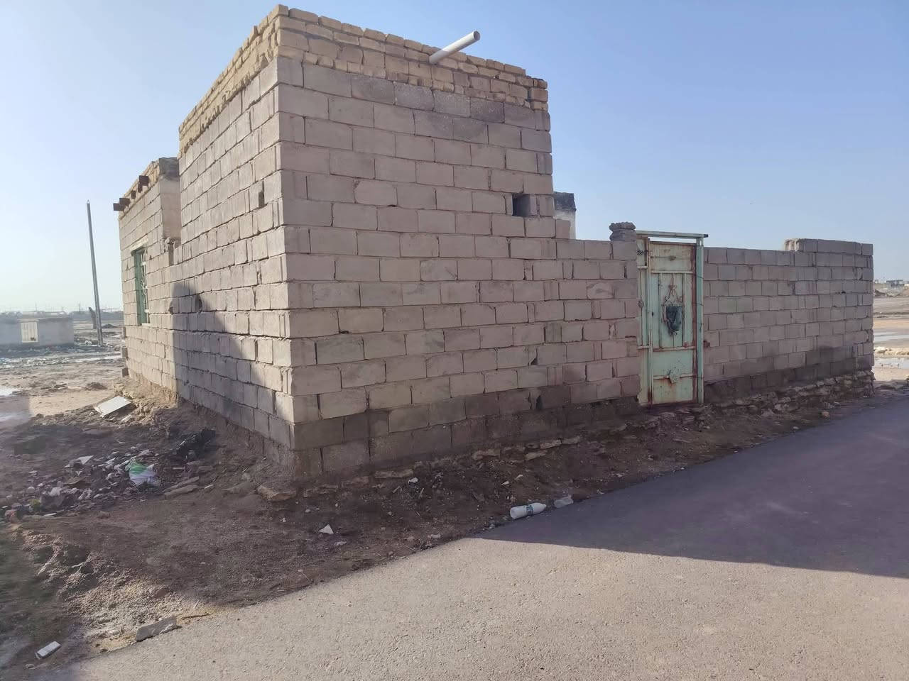 السلام عليكم بيت للبيع بلعصافير خلف الشقق الجدد عوزه ترميم  المساحه 100متر مربعه قرار محكمه كافه الخدمات السعر 10مع المجال القليل لتواصل ***********

