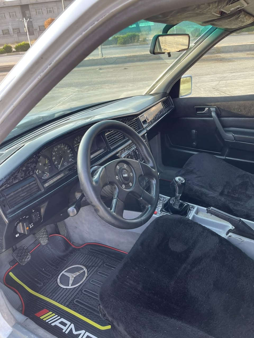 مارسیدس ١٩٠
مەکینە ٣٢٠
مۆدێل ١٩٩٢ 
سڵایت
شاشە ئایپاد 
گێر عاسی
چوار تایەوویلی نوێ
حیزام بۆیاخ بەس بۆ جوانی 
بەشەرتی فیتەر گێر و مەکینە و ئەکسل و تەقەوڕەقە
سەنەوی و ڕەقەم تا ٢٠٣٠ بە ناوی خۆمەوەیە
نرخ : 80 وەرەقە و مەجال
***********
