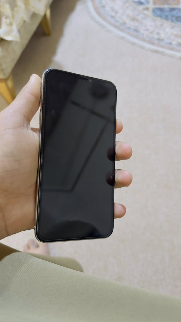 موبايل ايفون X Max للبيع سعره 165 شويه بي مجال قليل جدا 
ذاكرته 256 مكاني كربلاء الرقم***********
