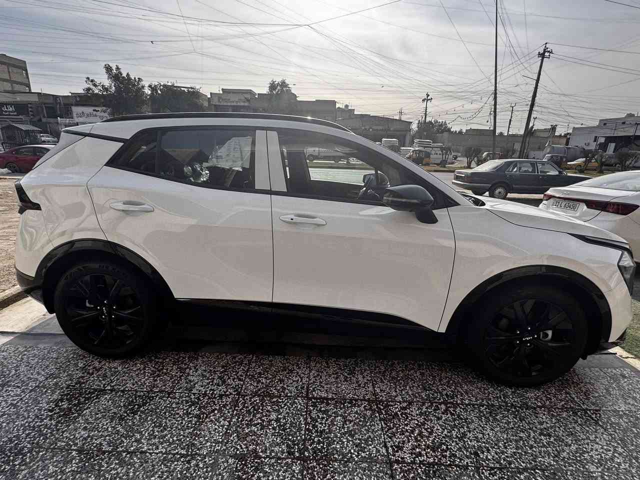 السلام عليكم 
سبورتج 2025 بلاك ادشن
السيارة وكالة
 ممشاها 14 الف 
داخلها زيتوني فول مواصفات
هاند بريك دكمة 
كشنات كهرباء
صندوك كهرباء
السيارة مكفولة من الدعامية للدعامية
سعر السيارة 250 وبيها مجال بسيط للطيبين
للتواصل ***********
