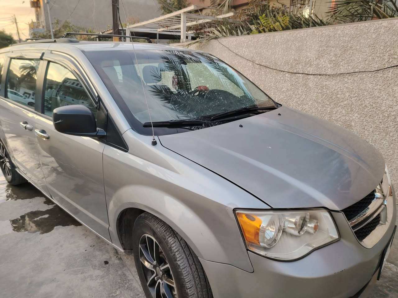 سيارة دوج كرفان 2018 للبيع
الرقم ديالى

التبريد ثلاث قطع

السيارة نظيفة

مكان السيارة بغداد المشتل

السعر ١٤٨ ورقة وبيها مجال بسيط

للتواصل.

***********
