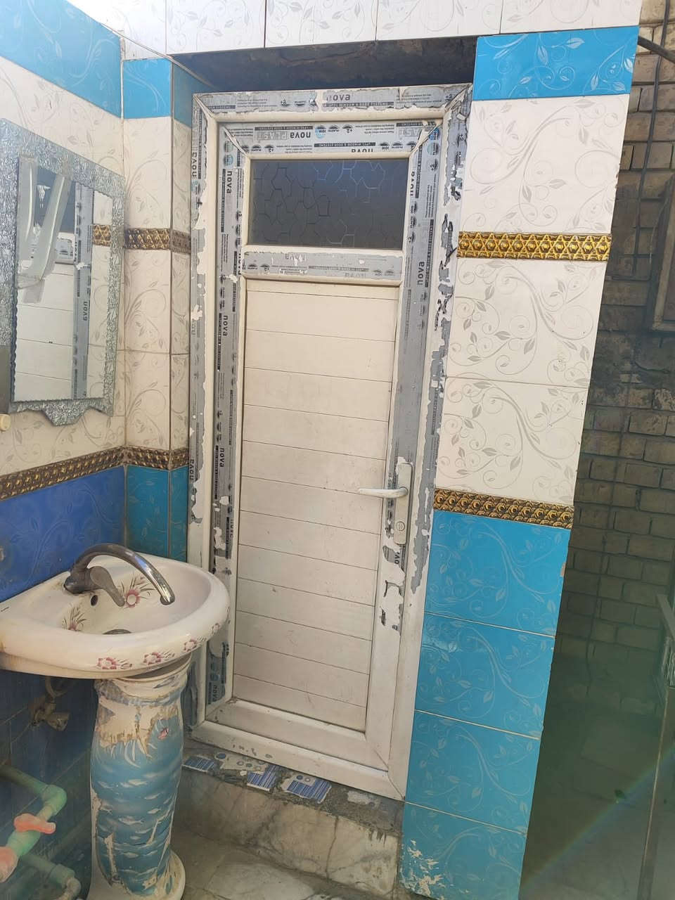 ٧٠ متر للايجار طابق واحد فوك سطح
استقبال ومطبخ وغرفه نوم وخدمات 
البيت نظيف جدا 
حي اور قرب مدرسه الاستقامة 
السعر ٤٥٠ 
*********** 
مكتب ابراهيم السراجي
