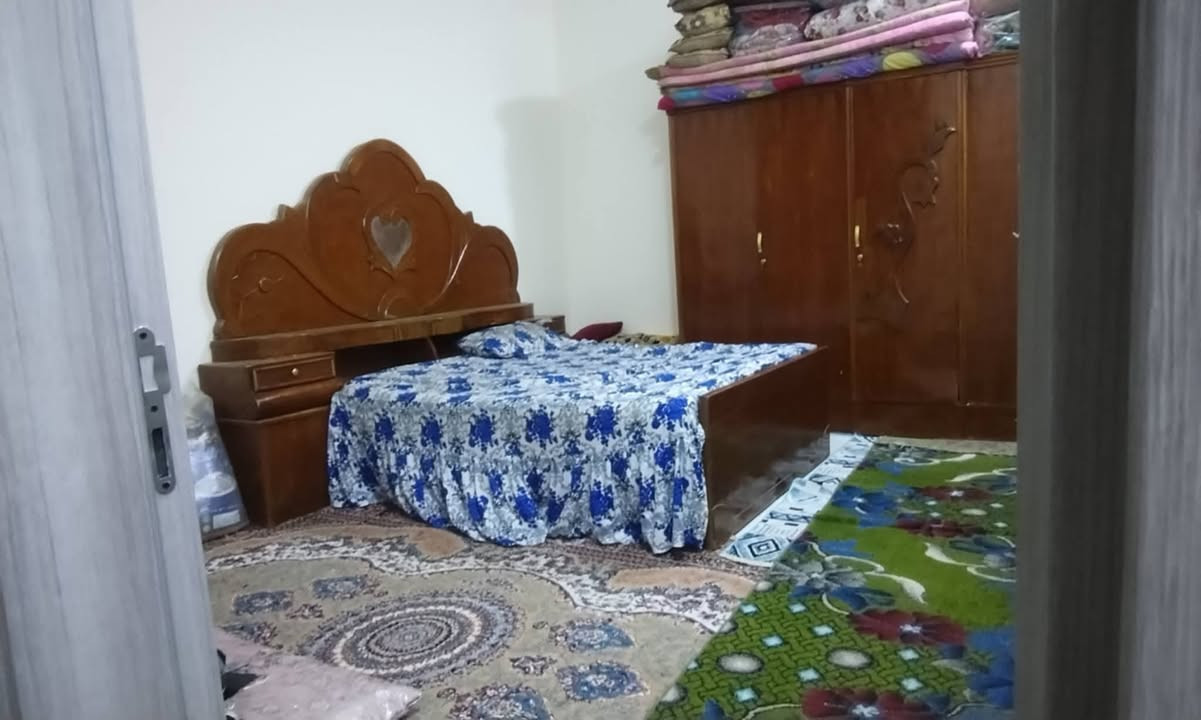 يالله 
بيت ٣٥٠ متر للبيع 
العنوان حي الأمين شارع التنانير 
المساحه ٣٥٠ متر جاهز 
البيت مسلح ارظيه وسقف بناء طابوك 
البيت جديد غير مسكون مرقم جاهز للتطويب 
البيت قرب مدرسه صادق الأمين 
البيت  بيه غرفتين وصاله وبراني وصحيات داخليه وخارجيه 
غرفه ٦×٤
غرفه ٦×٤
الصاله ١٠ ×٥
الراني ١٠ ×٤
المطبخ ٧×٤ حار وبارد 
(مجمع صحيات خارجيه )
المنطقه خدمات كامله تبليط مجاري مدارس 
*********** للاستفسار فانز أبو ريحانه مصطفى للعقار والاستثمار
