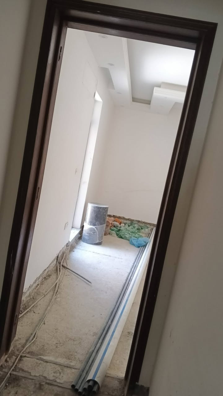 البوب كلها صاج درجه أول مع الجرجوبه كامل والشبابيك المنيوم

كل واحد وسعره 

***********
