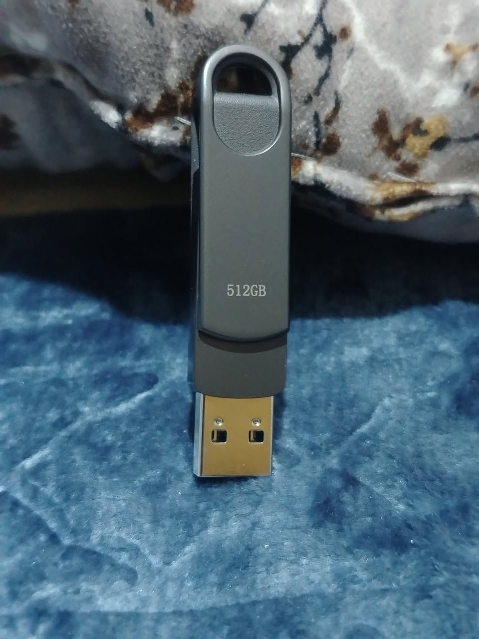 فلاش نص تيره
منفذين 
يو اس بي 3 
وتايبسي  
كنت استخدمه لنقل الالعاب من الجهاز للبلي 4 
مصارله 15 يوم من اشتريته
سعره 20 قفلل دون عموله 
مكان كربلاء 
***********
