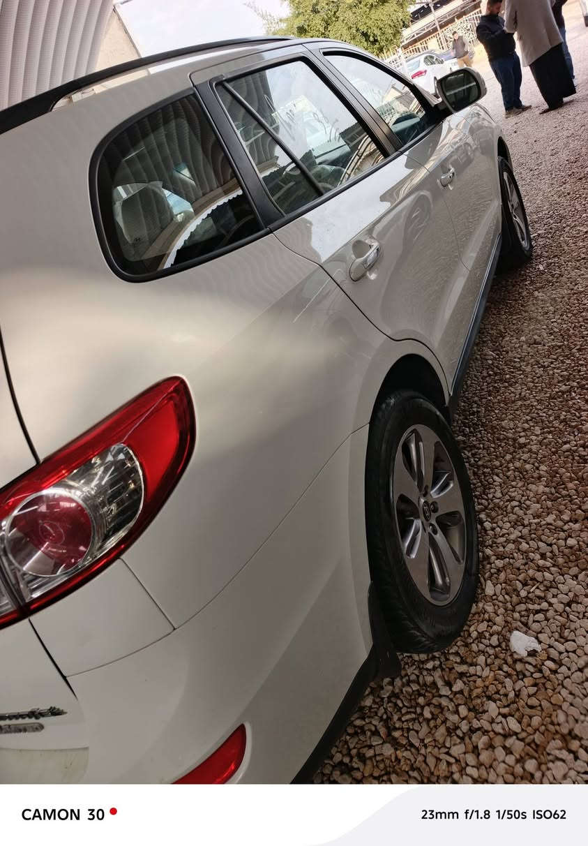 السلام عليكم سنتافي موديل2012خليجي كفاله عامه من الصبغ والتبديل والفتح  رقم أربيل سنويه23 صاقطه 
١_فتحه سقف 
٢ _بصمه ابواب +صندوق 
٣_تشغيل بصمه +بصمه عدد٢
٤-تبريد ٣قطع
٥_ثلاجه جكمجه
٦حساس خلفي
٧_شاشه +كامره
 ٨_تحكم ستيرن جهتين 
٩_كشن ٧مقاعد 
١٠_مكينه2400 ا   4سلندر 
السعر ١٤٣بيها مجال  رقم الهاتف ***********واتس اب
