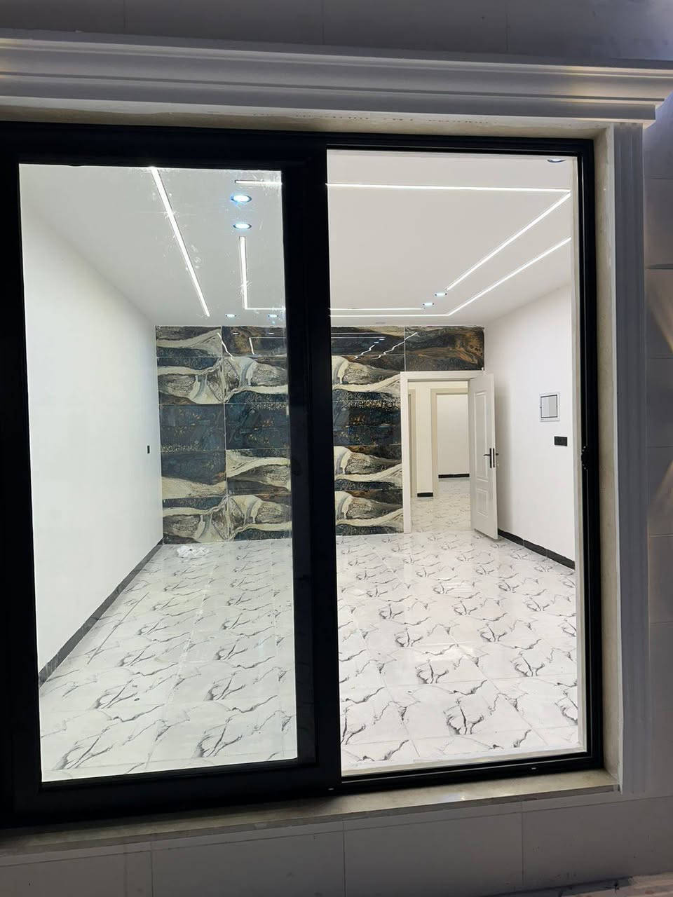 خانوو بۆ فرۆشتن لە گەرەکی زیلان ستی ئاو و کارەبا24سەعات بەرانبەر مزگەوتە خانووەکە زۆر پاکە200مەترە1قات و بەیتونە هیج  مەسرەف تێدا نەماوە دیزاینی نوێ کراوەتەوە .
بۆ زانیاری زیاتر پەیوەندی بەو ژمارە بکە *********** فایبەر واساپ أربيل, العراق
