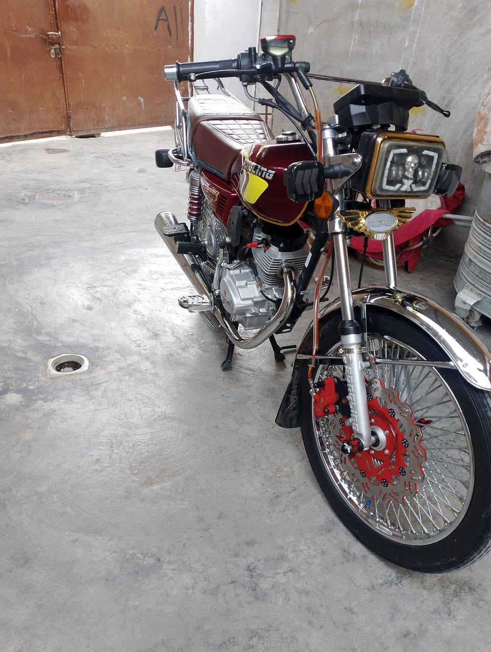 ياالله تايكر 25كفالة بدون نقص 650وبيهة مجال.  بسيط.  مكاني بلدروز شارع المسعودية ***********
