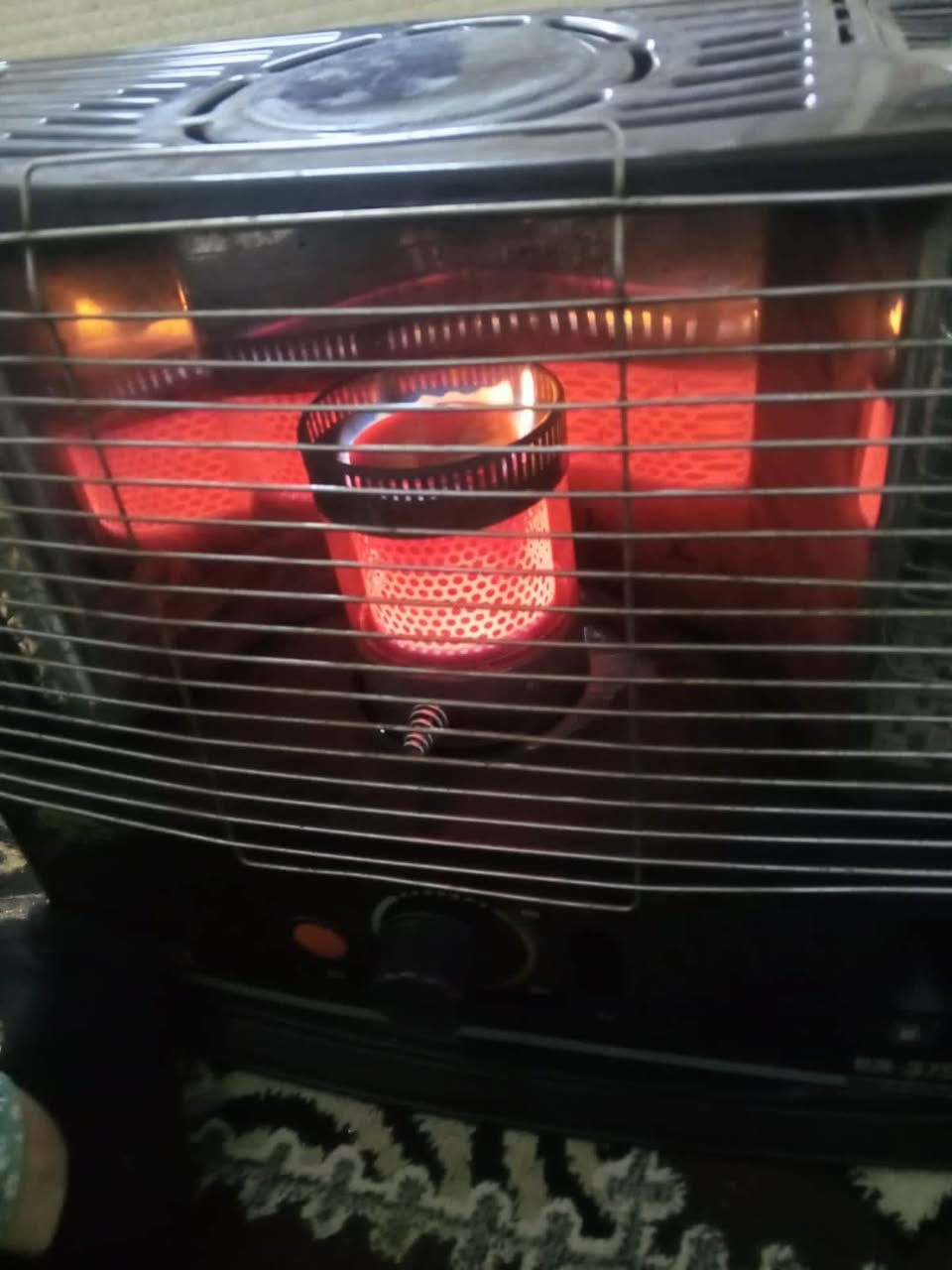 غراض البيع
موصل حي التسعين
قرب مول التسعين 
محل ابو ارعود
رقم المبايل ***********
