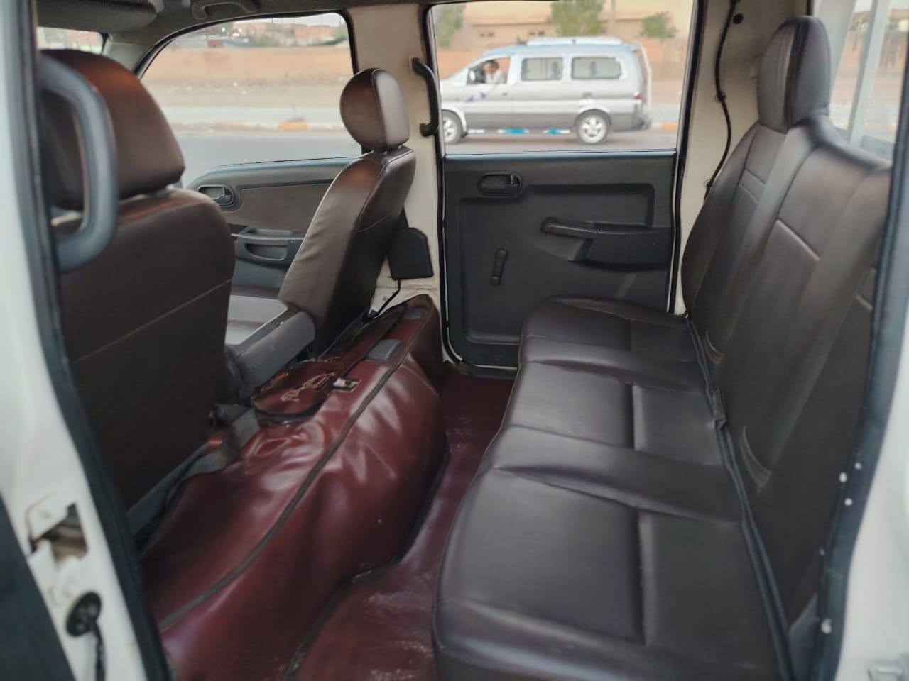 السلام عليكم عندي كيه دبل قماره موديل 2016 رقم بغداد سياره جديده كير محرك اكسل كله جديد السياره استخدام شخصي ماشايله حمل ابد تبريد ثلج سياره ماشيه  140 الف حقيقي محرك ما مفتوح على الشركه العنوان بغداد المشاهدة لشراي يتصل *********** / ***********
